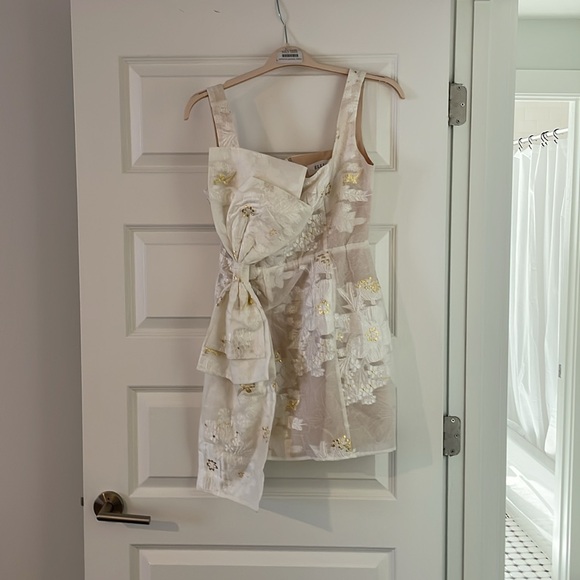 ELLIAT OCTAVIA BOW DRESS
SIZE SMALL - Picture 2 of 3